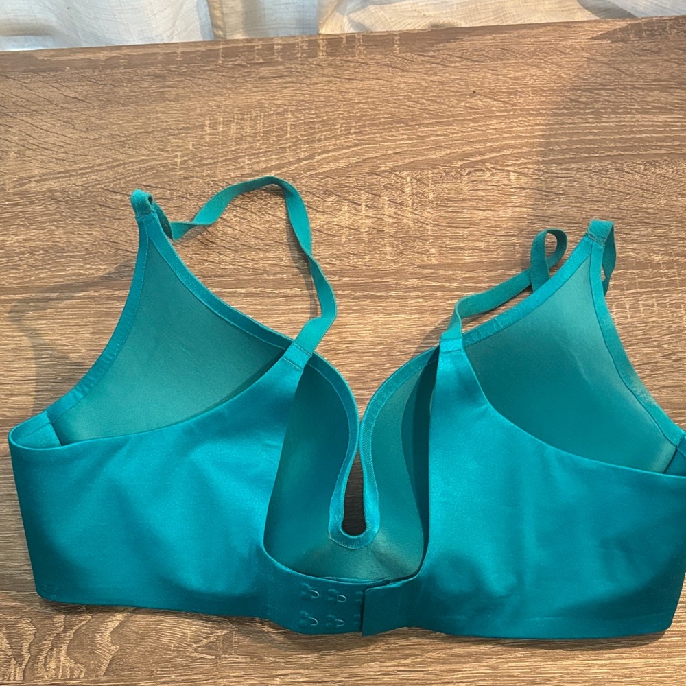 Victoria’s Secret Incredible Push-Up Teal Underwire Bra - Picture 2 of 4